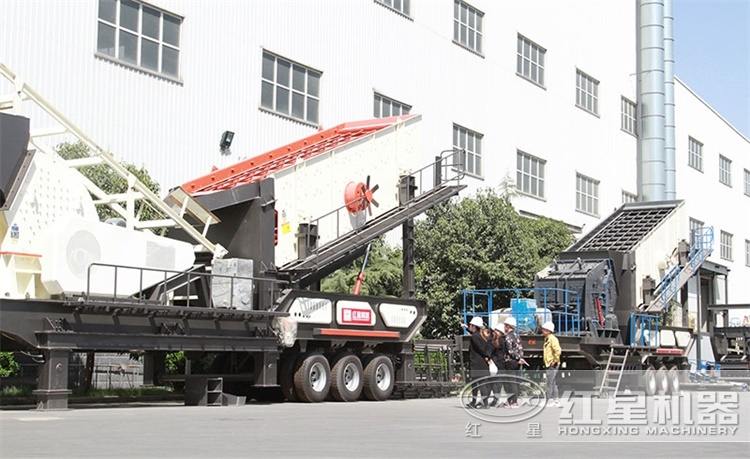 客户考察壹号娱乐移动碎石机